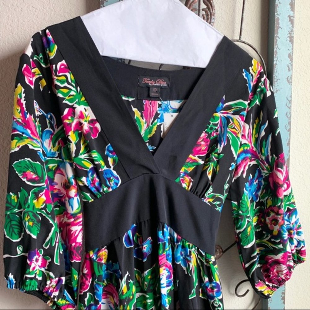 Trashy Diva Black Floral V-Neck Dress - Picture 4 of 7